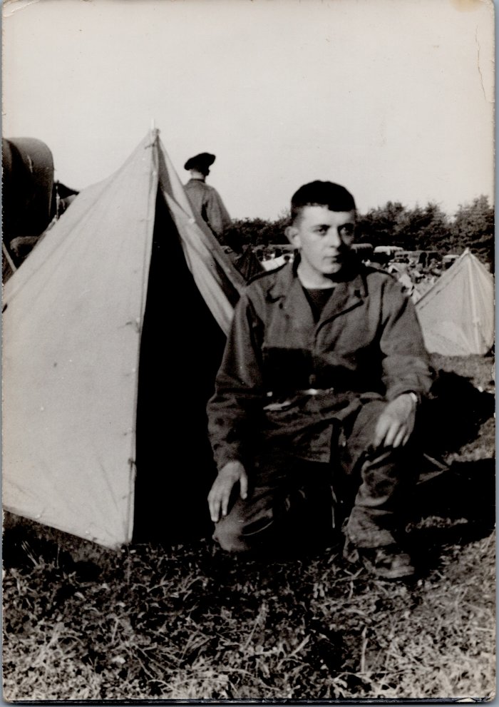 Photo d'André MOCCAND dans un camp militaire