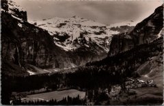 Le Cirque du Fer-à-Cheval et le village du Frenalay