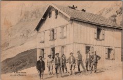 Photo de groupe au chalet-hotel du col d’Anterne