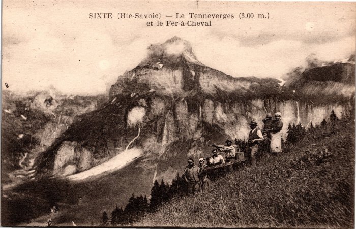 Photo au "Grain-du-Sarrazin" ou sommet du Tenneverge vu du Col