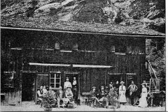 Photo devant la Cantine du Fer à Cheval