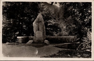 Photo de la stèle érigée en 1938 aux Tines