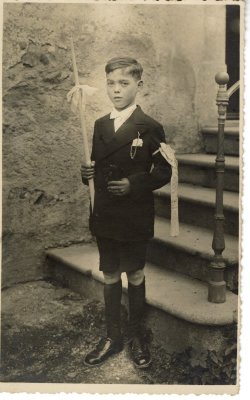 Carte Postale - photo d'un jeune garçon communiant