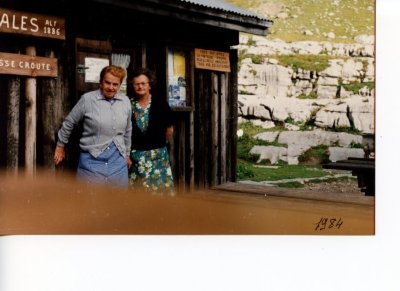 Deux femmes au refuge de Sales en 1984