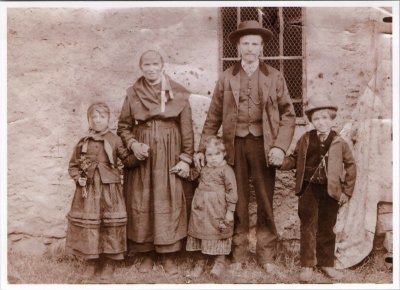 Famille RANNAUD "d'Anglenaz" à Englène - 1900