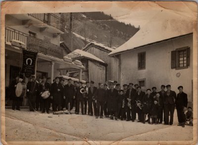 Photo de groupe de la fanfare de Sixt dans les années 30