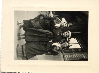 Odette et Denise ROUGE à Chareleroi (Belgique) en 1954