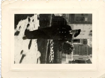 Lino POGGIA devant le monument aux morts