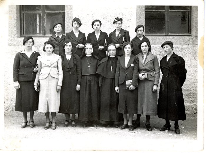 Photo de groupe de jeunes filles de la chorale -1939